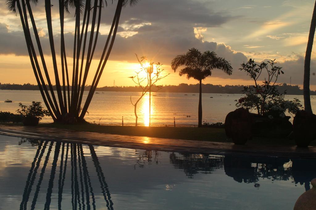 Blue Water Villa พิลิยันเดเล ภายนอก รูปภาพ