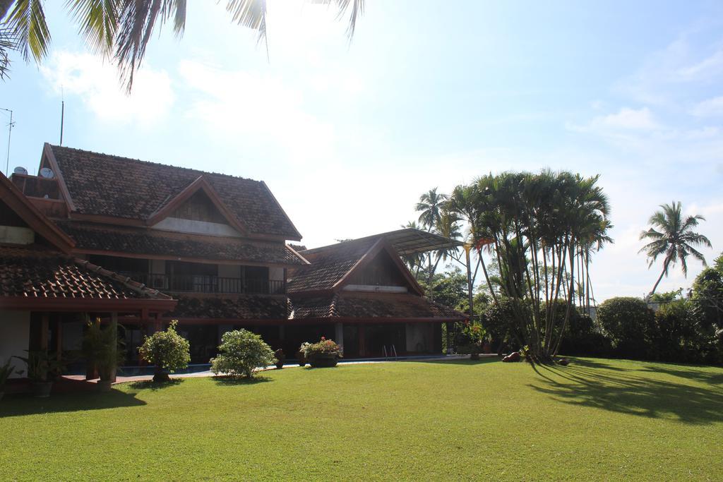 Blue Water Villa พิลิยันเดเล ภายนอก รูปภาพ