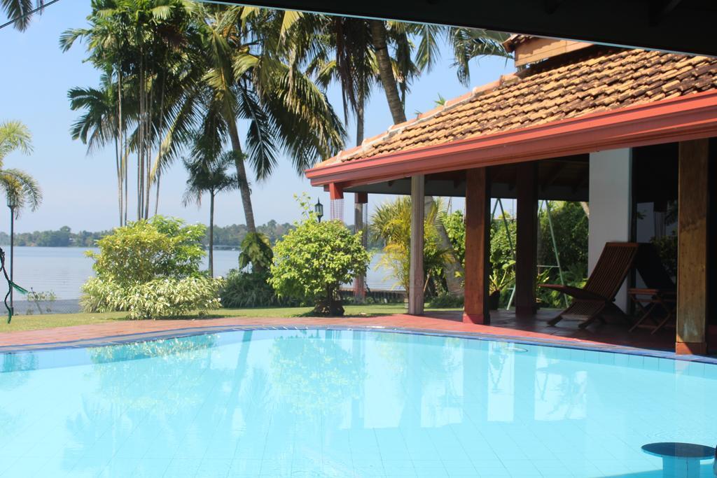 Blue Water Villa พิลิยันเดเล ภายนอก รูปภาพ