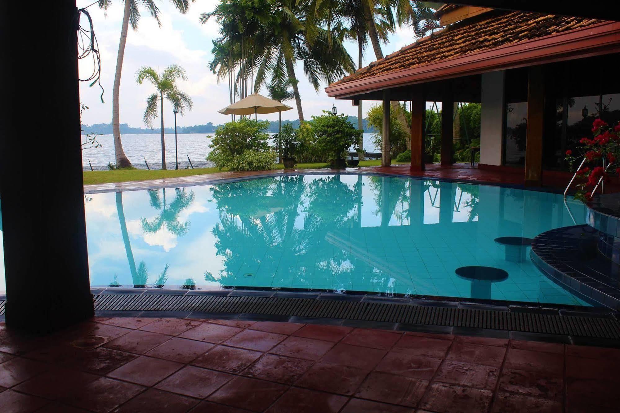 Blue Water Villa พิลิยันเดเล ภายนอก รูปภาพ