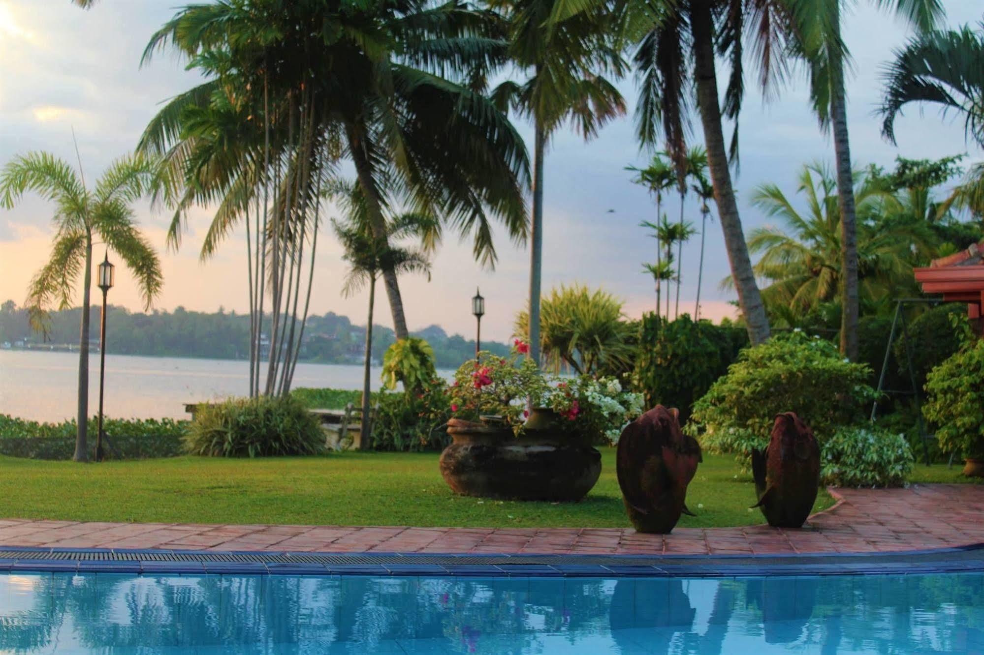 Blue Water Villa พิลิยันเดเล ภายนอก รูปภาพ